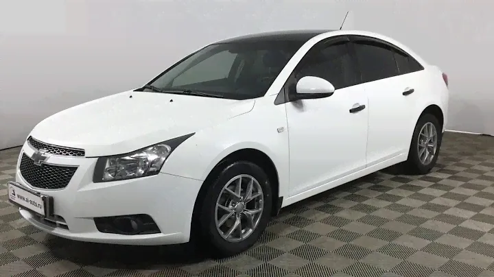 Видеопрезентация автомобиля Chevrolet Cruze белый