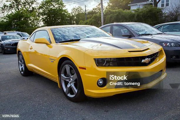 Будвайзер Camaro Ss — стоковые фотографии и другие картинки Chevrolet Camaro Super Sport - Chevrolet Camaro Super Sport, Жёлтый, Chevrolet